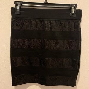 BLACK MINI SKIRT!